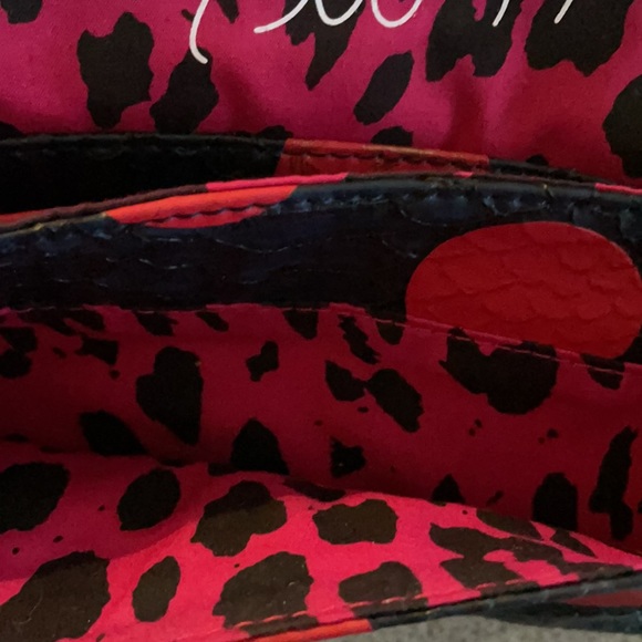 Princess Vera Wang ladies purse. - Picture 8 of 9